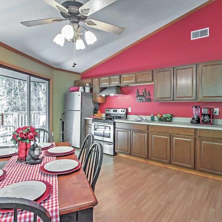 Unique Gatlinburg Cabin Decks, Hot Tub, Fire Pit Exterior foto