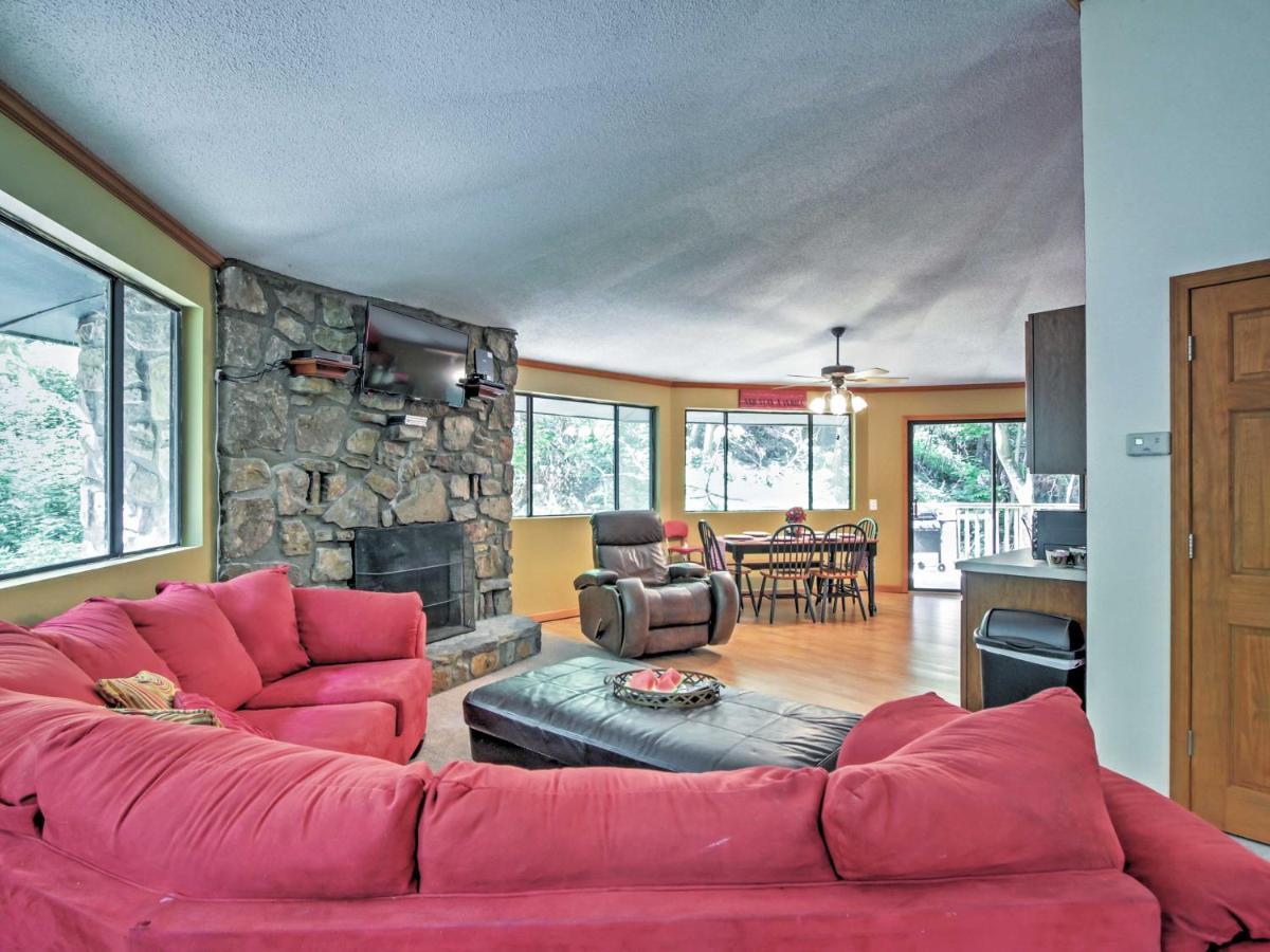 Unique Gatlinburg Cabin Decks, Hot Tub, Fire Pit Exterior foto