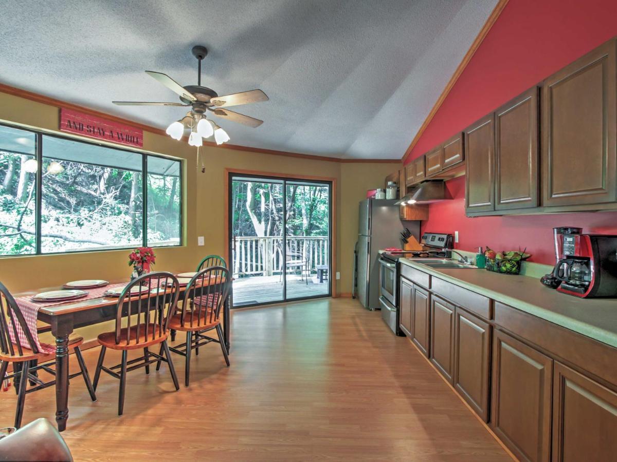 Unique Gatlinburg Cabin Decks, Hot Tub, Fire Pit Exterior foto